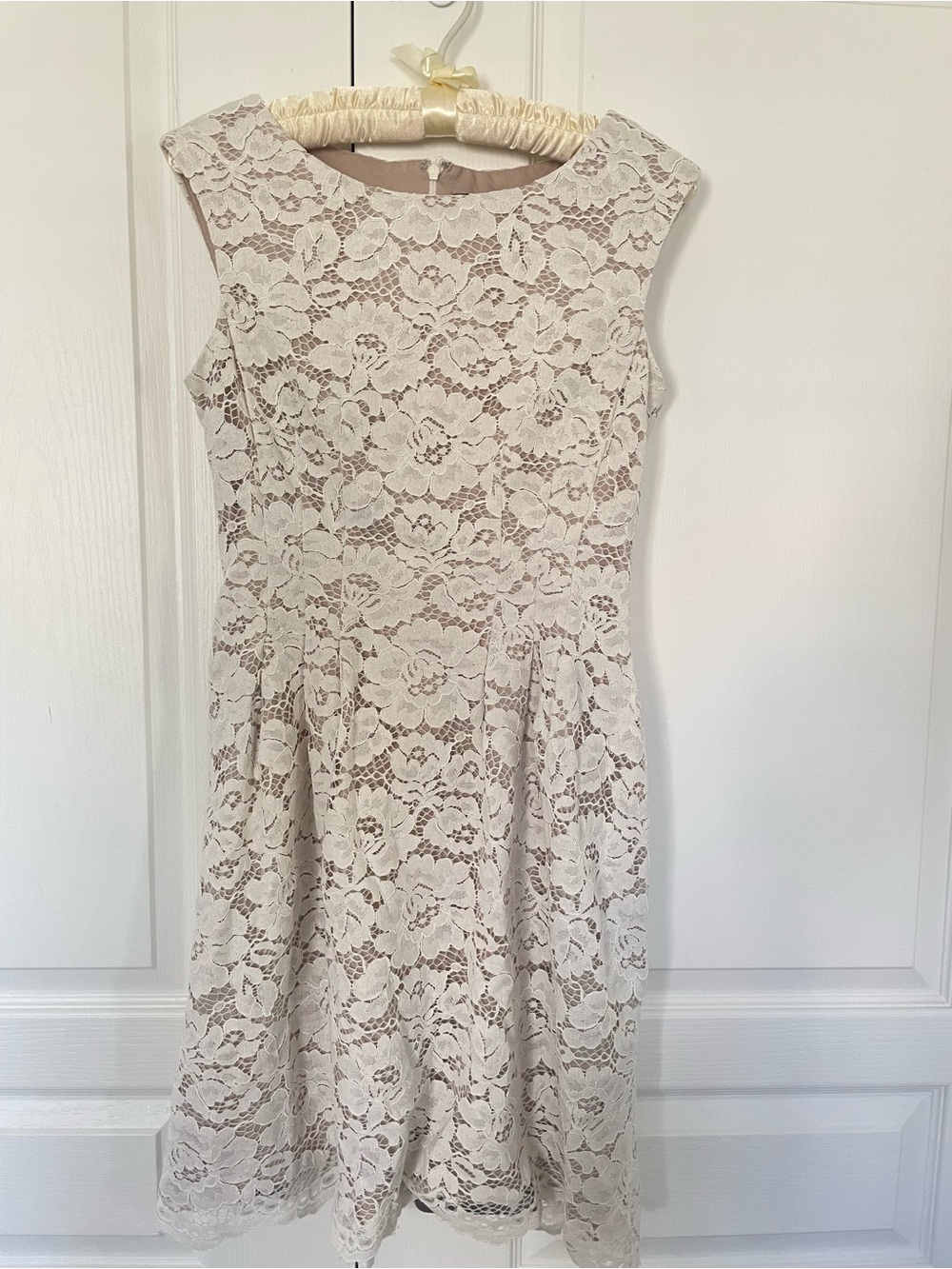 NEW W/O TAG Vince Camuto Ivory Lace Sheath Dress Size 2 Cap Sleeve Wedding Guest